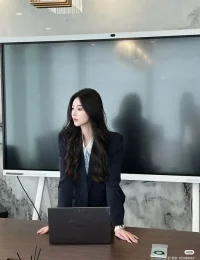 Bàn Cờ Đảo Chiều: Cô Kỹ Thuật Viên Và Kẻ Nằm Xuống